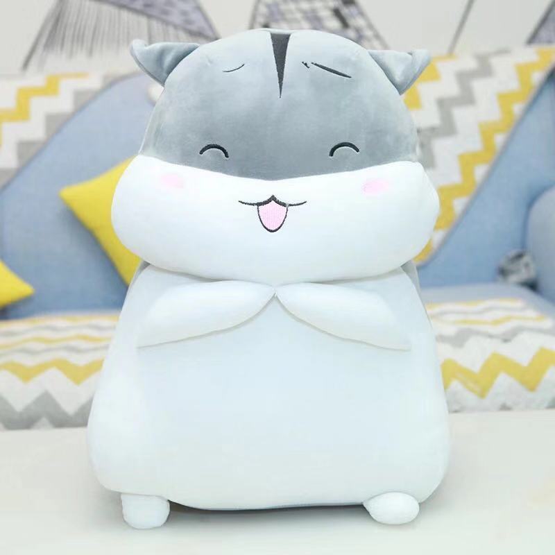 Doll warms your hands and pillows to intervene