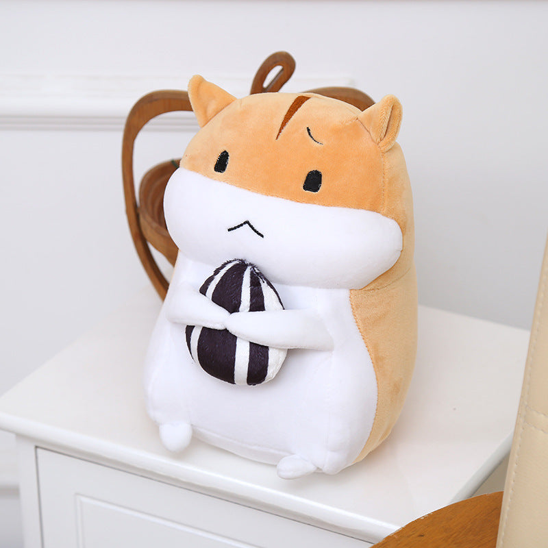 Doll warms your hands and pillows to intervene