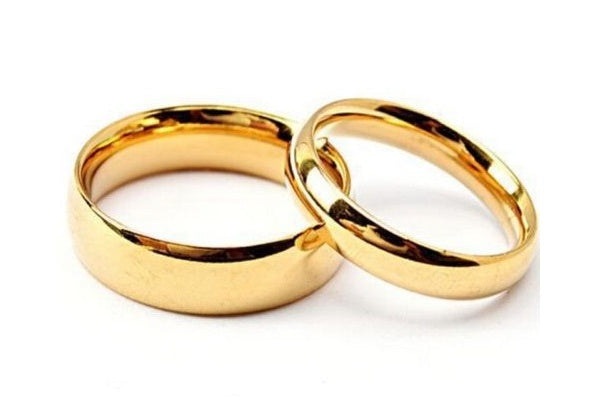 Supply wholesale titanium steel jewelry factory price jewelry golden smooth couple titanium steel ring 4MM spherical